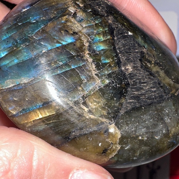 Pilished Labradorite Palm stone A grade - Picture 9 of 15